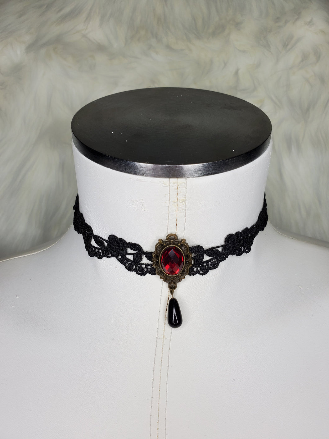 Dark in Love Simple Floral Lace Choker